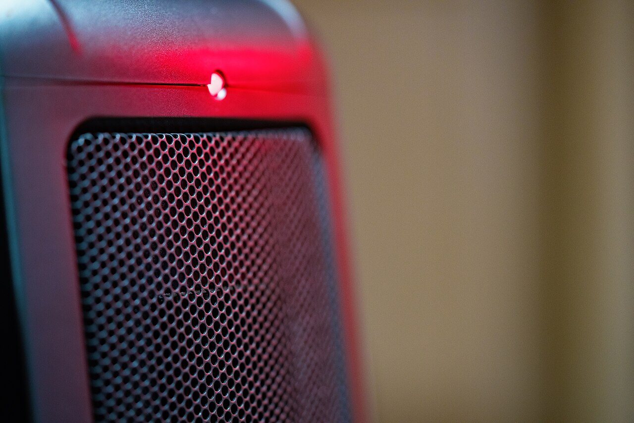 Close-up of the grille and power light on a ceramic space heater. Tony Webster, CC BY 2.0, via Wikimedia Commons
